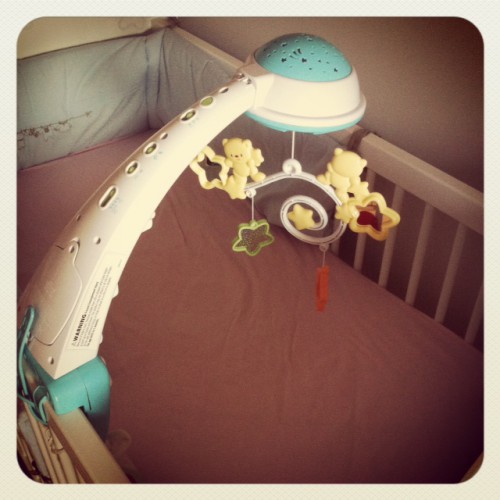 mobile fisher price.jpg